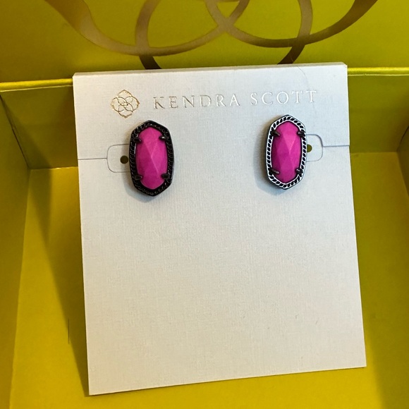 NWT Kendra Scott Ellie Stud in Gunmetal and Magenta Magnesite - Picture 2 of 4
